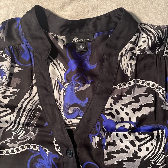 AB Studio Black,blue,white,gray blouse, long sleeve which buttons to sleeve(M) - Picture 3 of 5